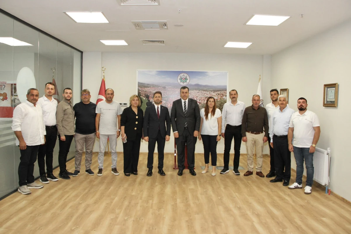 AK PARTİ TİRE&rsquo;DEN KAYMAKAM YAKUTA&rsquo;YA "HAYIRLI OLSUN" ZİYARETİ