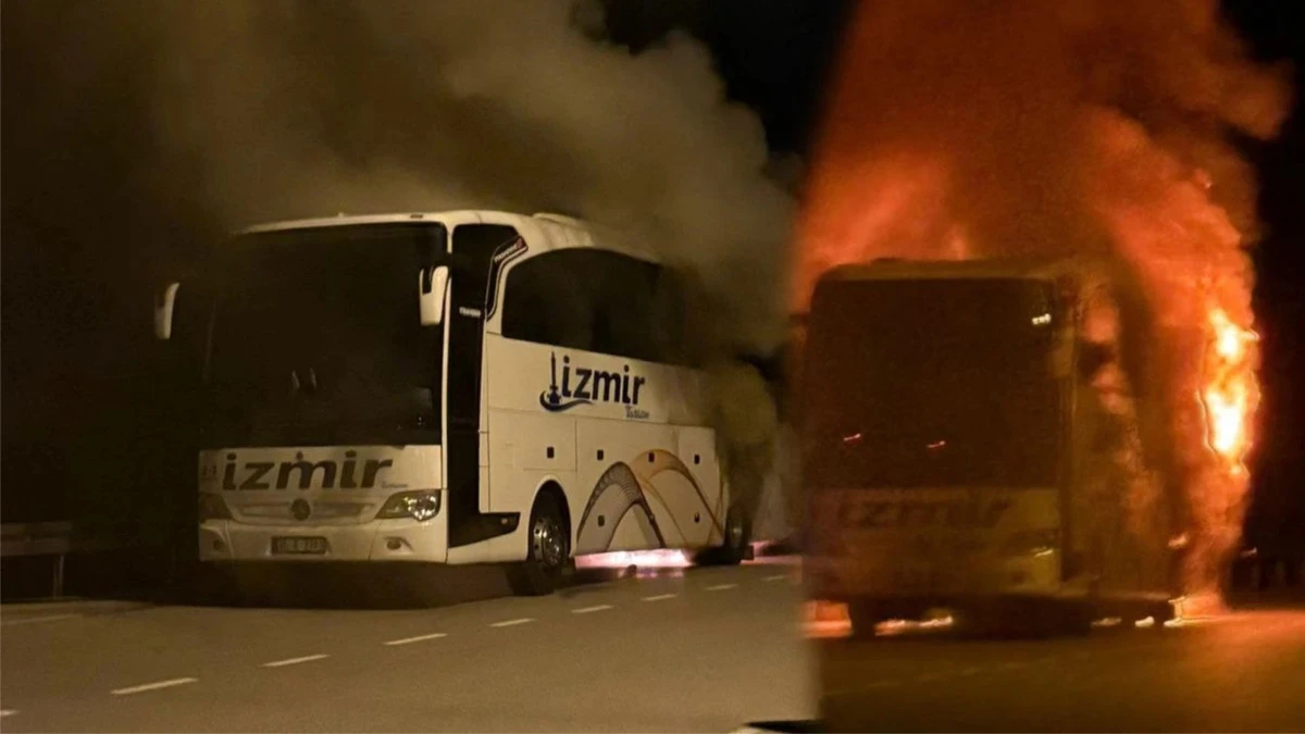Antalya&rsquo;dan Tire&rsquo;ye Gelen Yolcu Otob&uuml;s&uuml;nde Yangın 