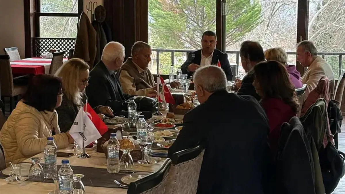 Başkan Okuroğlu Edebiyat&ccedil;ılarla Kahvaltıda Buluştu