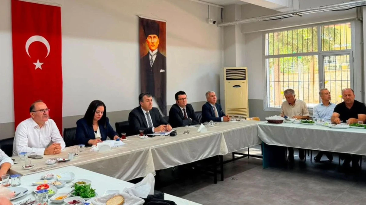Kaymakam Mesut Yakuta, okul m&uuml;d&uuml;rleriyle buluştu