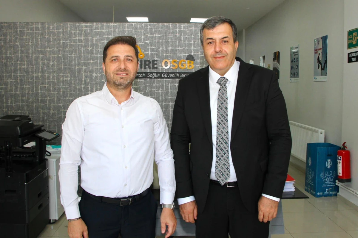     Kaymakam Mesut Yakuta&rsquo;dan AK Parti İl&ccedil;e Başkanı Uğurlu&rsquo;ya İade-i Ziyaret