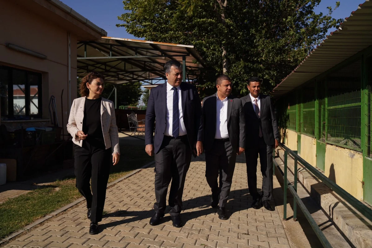 Kaymakam Yakuta ve Başkan Okuroğlu, hayvan bakım evini ziyaret etti