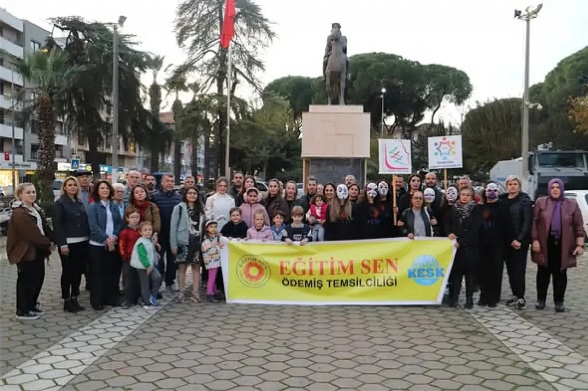 Ödemiş'te Kadına Yönelik Şiddete Karşı Farkındalık Etkinliği Yapıldı 