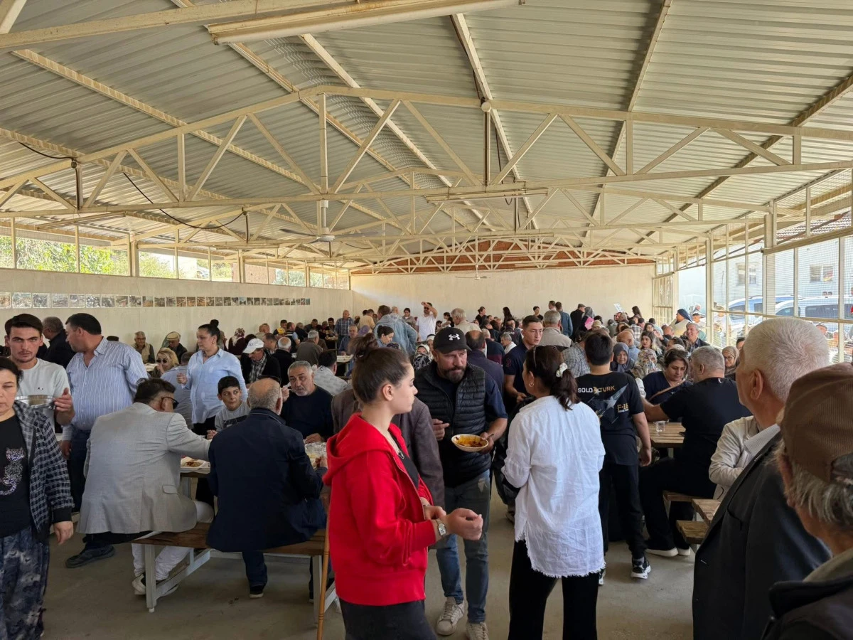 Peşrefli Köyü’nde Geleneksel Hayır Yemeği Yoğun Katılımla Gerçekleşti