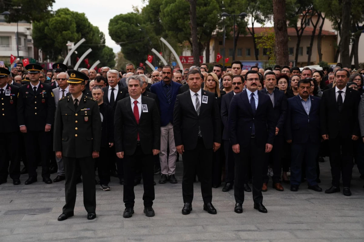 Sirenler çaldı, Ata’ya saygı nöbeti başladı
