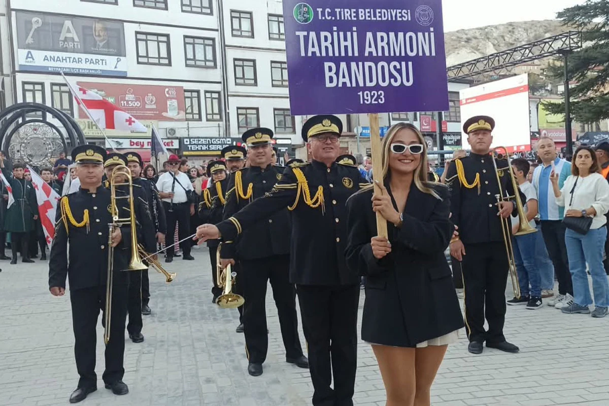 Tarihi Tire Belediyesi Armoni Bandosu, Ankara&rsquo;da b&uuml;y&uuml;k ilgi g&ouml;rd&uuml;