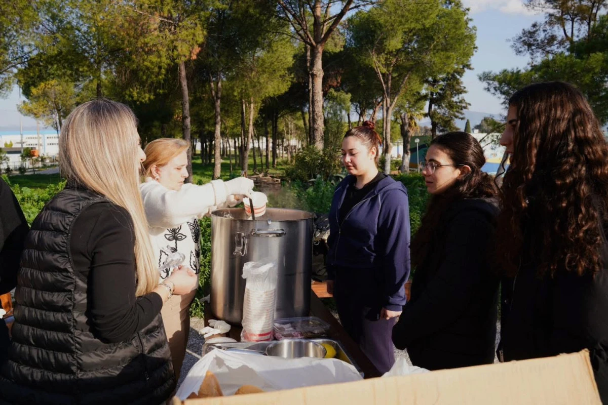 TİRE BELEDİYESİ'NDEN &Ouml;ĞRENCİLERE SICAK &Ccedil;ORBA DESTEĞİ