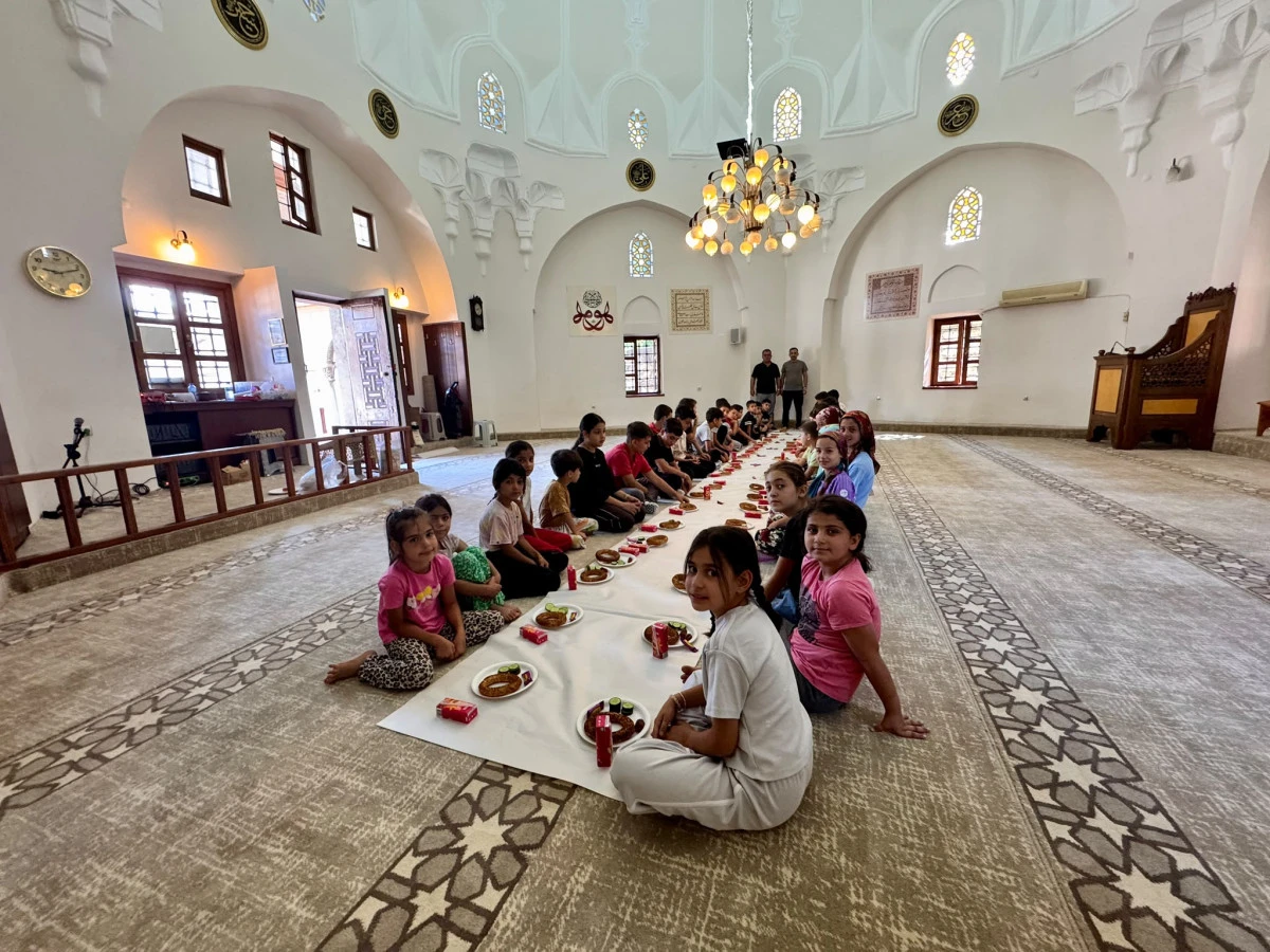 Tire Karakadı Necmettin Camii&rsquo;nde Kur&rsquo;an Kursu &Ouml;ğrencilerine Kahvaltı ikram edildi