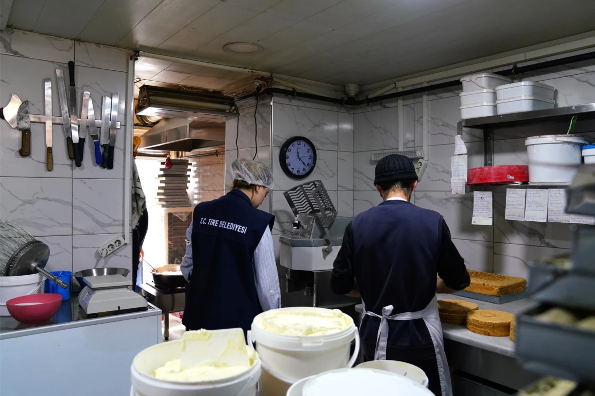 Tire&rsquo;de Bayram &Ouml;ncesi Pastanelere Zabıta Denetimi