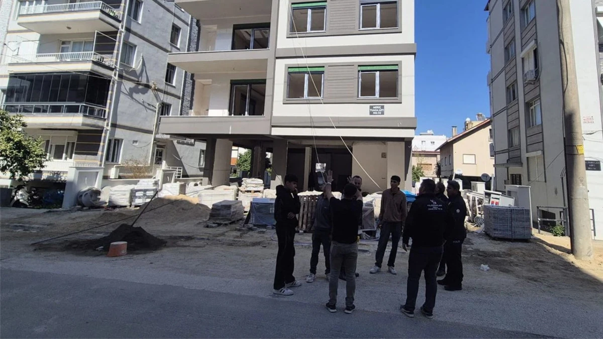 Tire&rsquo;de Elektrik Akımına Kapılan İş&ccedil;i Hastaneye Kaldırıldı