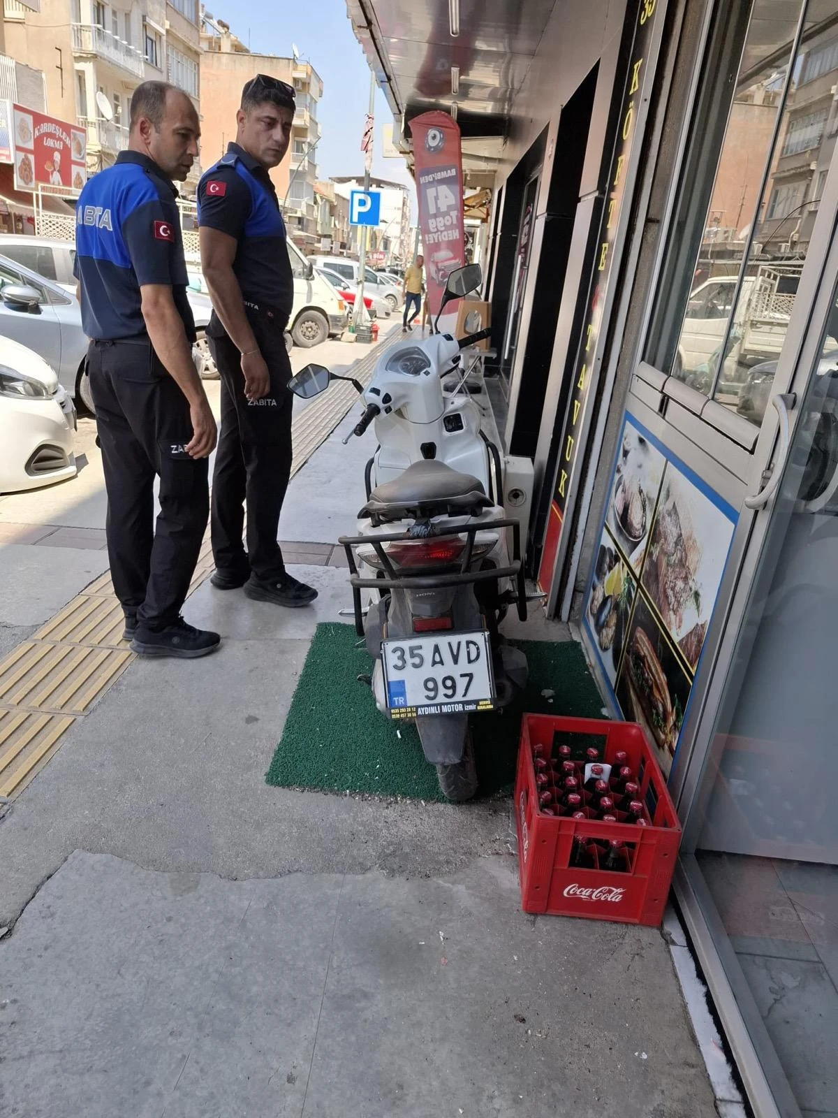 Tire&rsquo;de kaldırım işgaline zabıta m&uuml;dahalesi