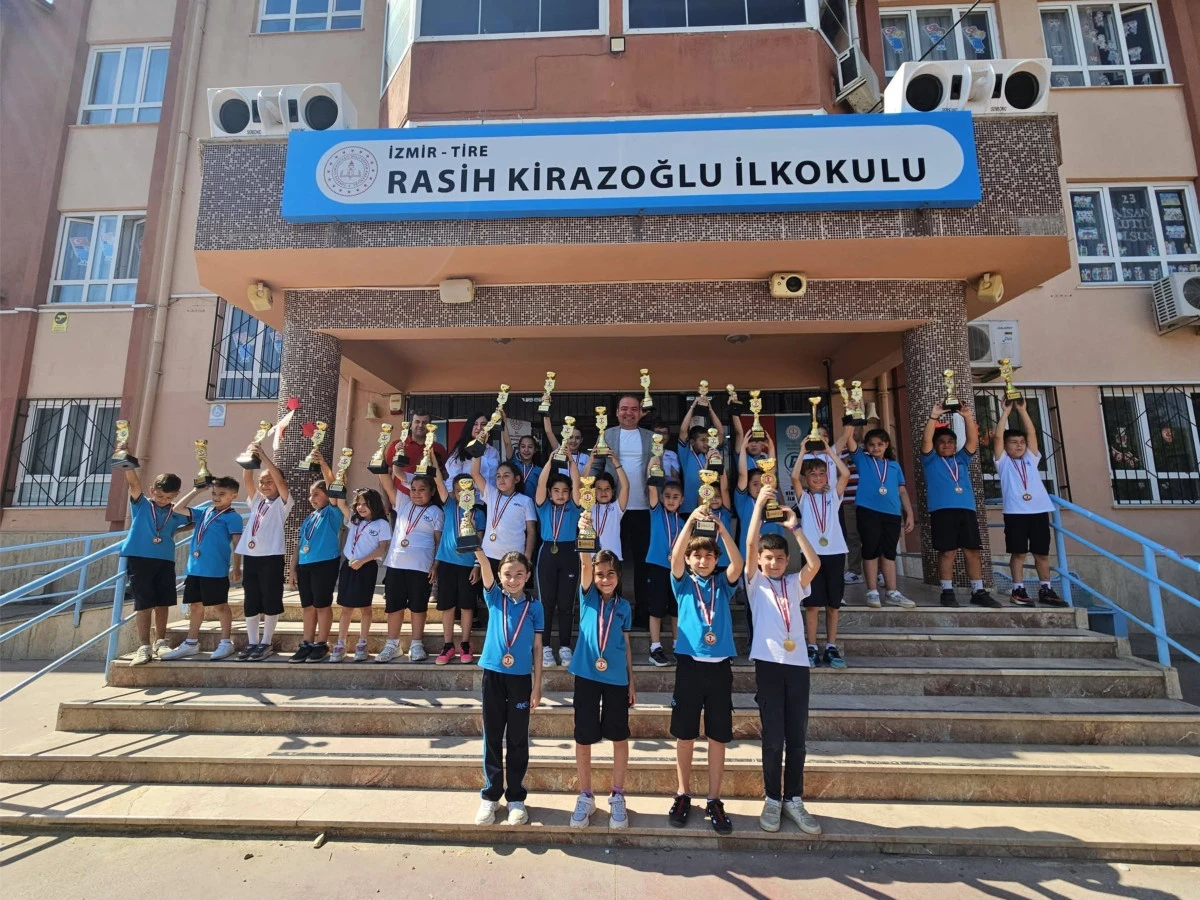 Tire&rsquo;de Kan Bağışında Rekor Dayanışma: Minik İyilik El&ccedil;ileri &Ouml;d&uuml;llendirildi