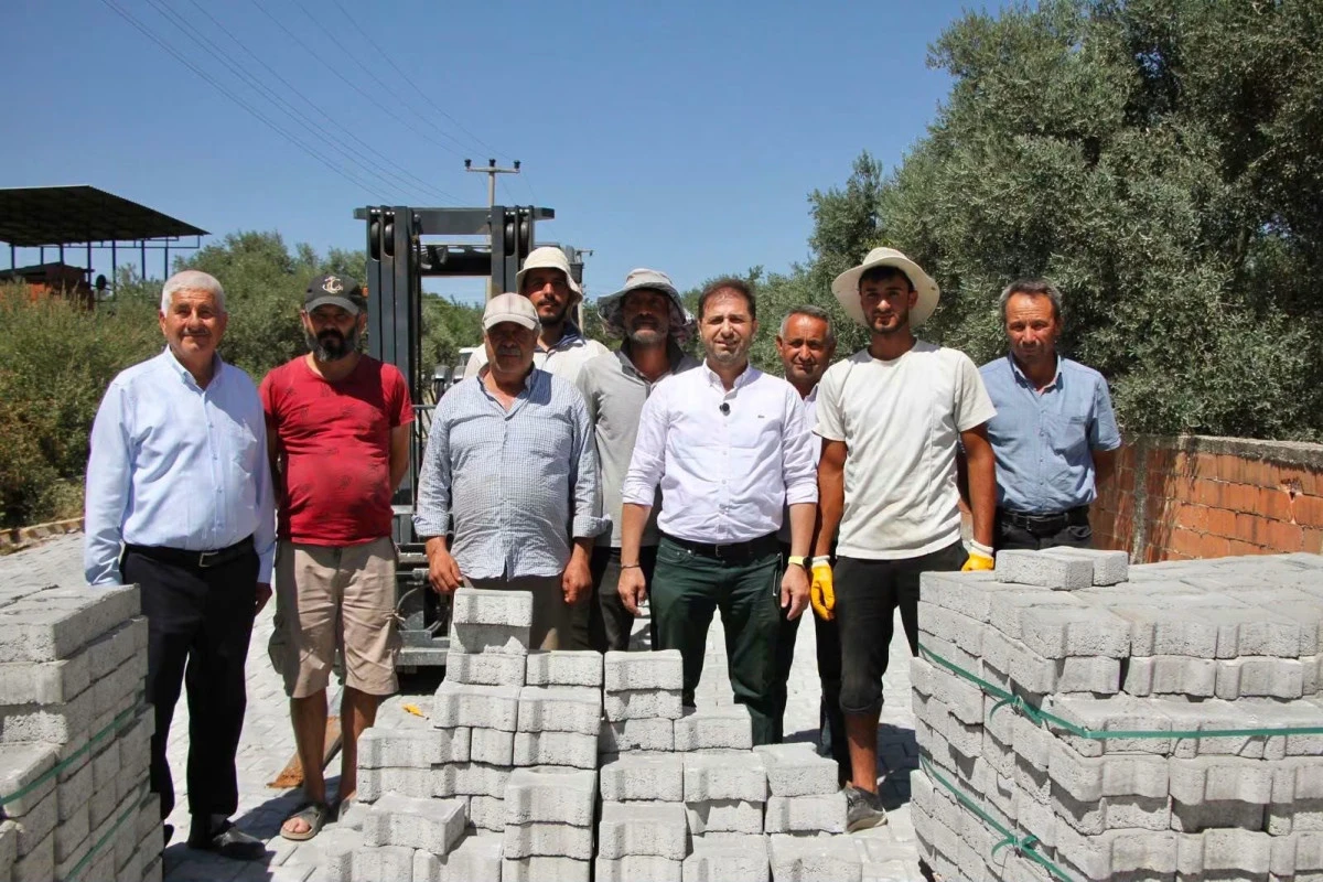 Tire'de  Kırsal Kalkınma Hamlesi: Tire'ye 20 Bin Metrekare Kilit Parke Taşı Desteği