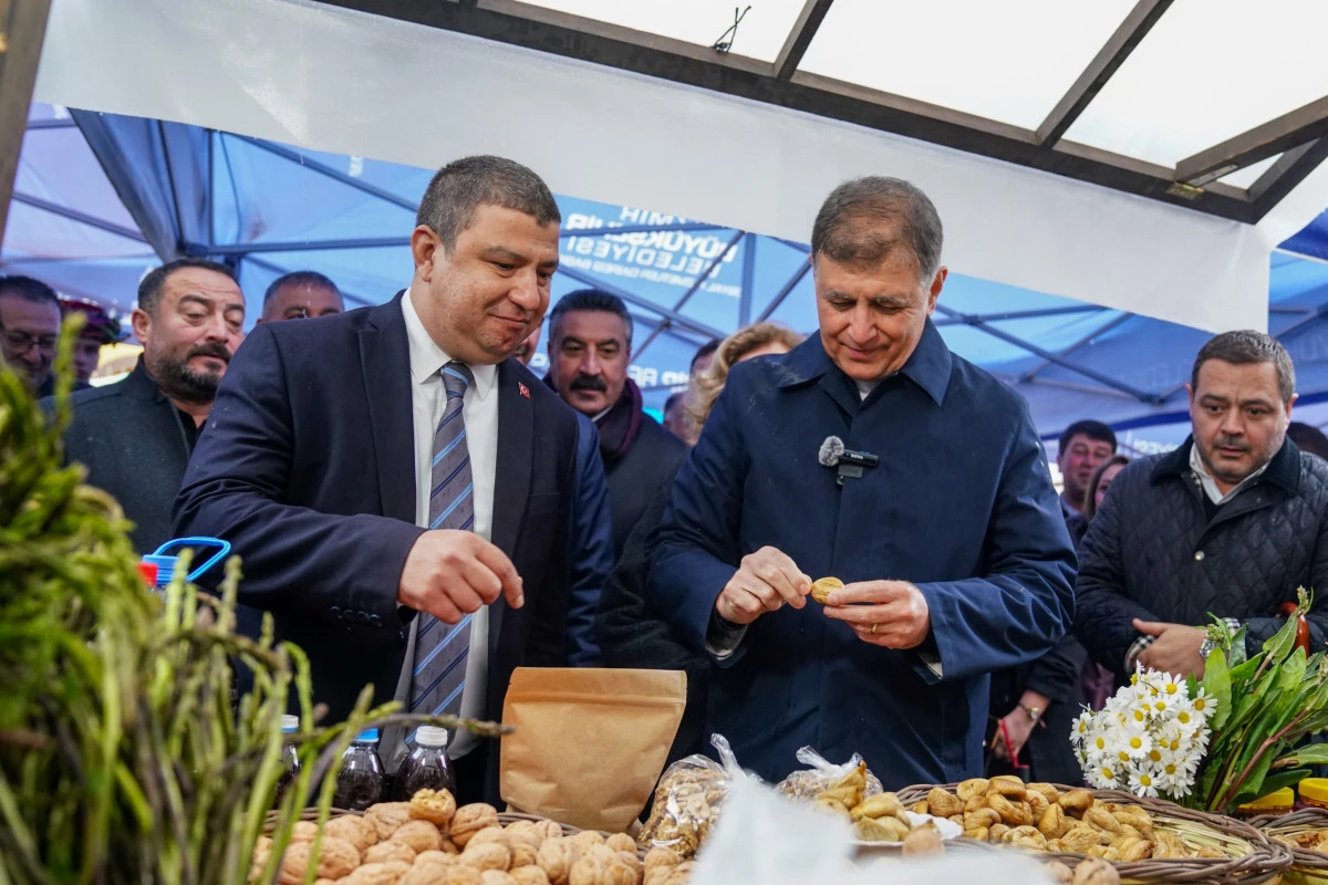 Tire&rsquo;de rengarenk lezzet ş&ouml;leni başladı