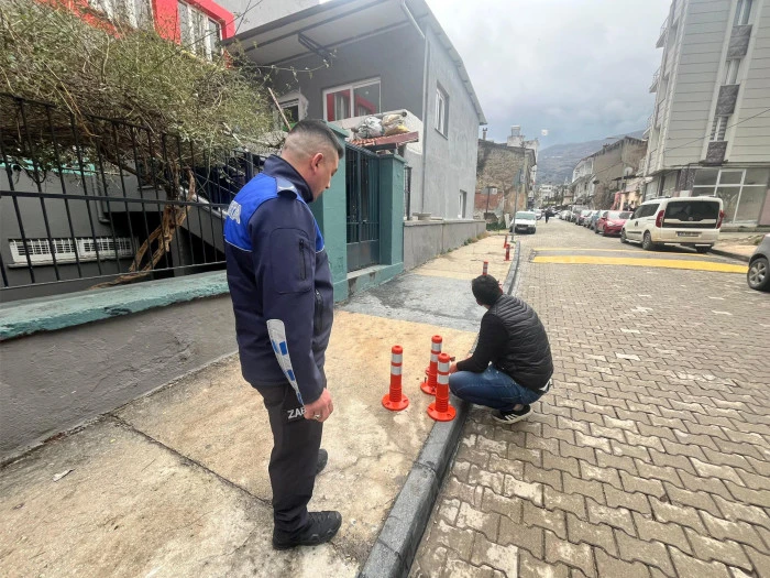 Tire&rsquo;de Yaya G&uuml;venliği ve Konfor &Ouml;n Planda: Zabıta Ekiplerinden Yoğun Mesai