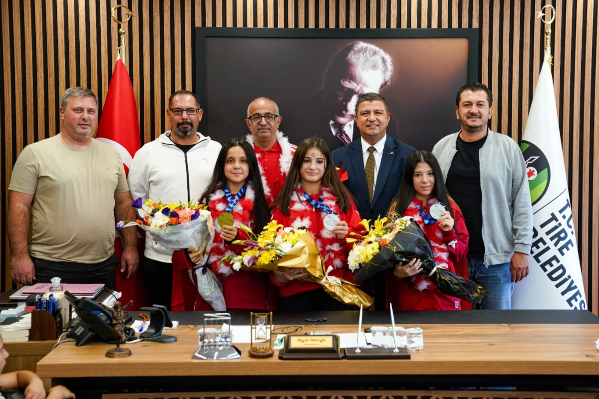 Tireli milli g&uuml;reş&ccedil;ilere coşkulu karşılama