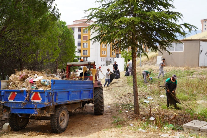 TOKİ Mahallesi&rsquo;nde kapsamlı temizlik ve &ccedil;evre d&uuml;zenlemesi