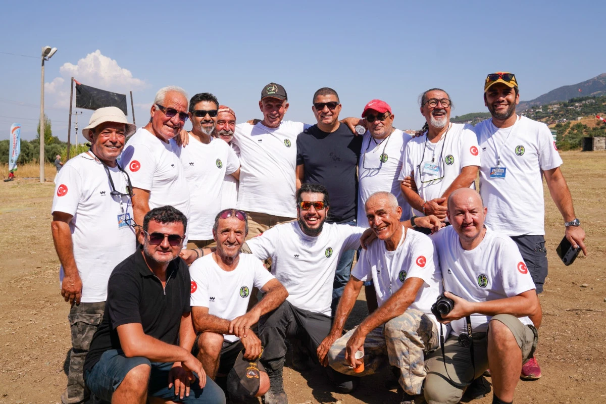 Yama&ccedil; paraş&uuml;t&uuml; sporcuları, Tire&rsquo;de festivalde buluştu
