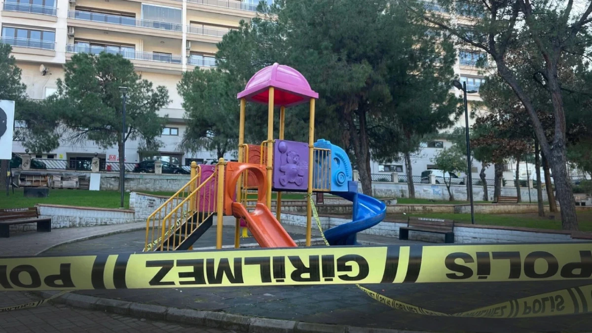 Yan bakma kavgası b&uuml;y&uuml;d&uuml;! 16 yaşında hayatını kaybetti